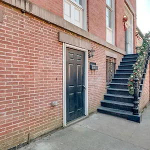 4-bedroom-beauty-steps-from-the-river.top-hotels-in-savannah.com/