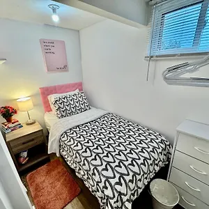 Homestay Tiny Private On The 1st Floor With Shared Bathroom Near Seatac Airport And Downtown, Seattle